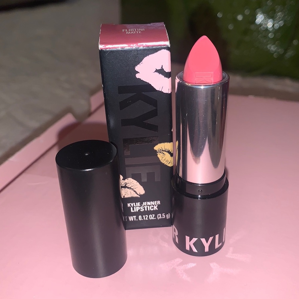 Kylie Cosmetics Flirtini Matte lipstick